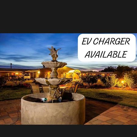 Newell Motor Inn Narrandera Exteriör bild