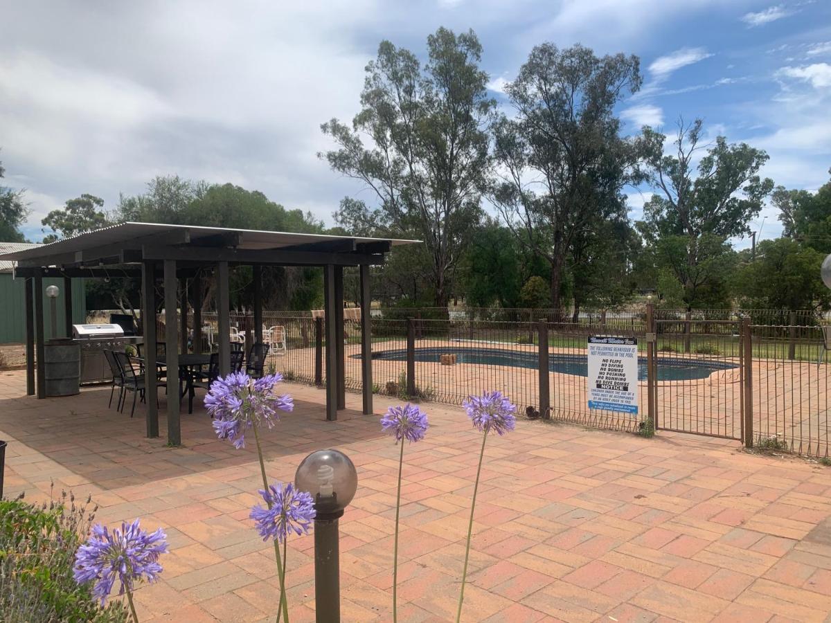 Newell Motor Inn Narrandera Exteriör bild